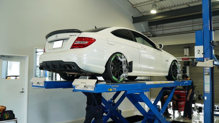 ボンド名古屋 アライメント AMG C63 ローダウン カスタム