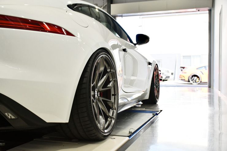 ジャガー　FタイプR　ホイール　ローダウン　21インチ　アメ鍛　HRE　ハイパーフォージド　車高調　名古屋