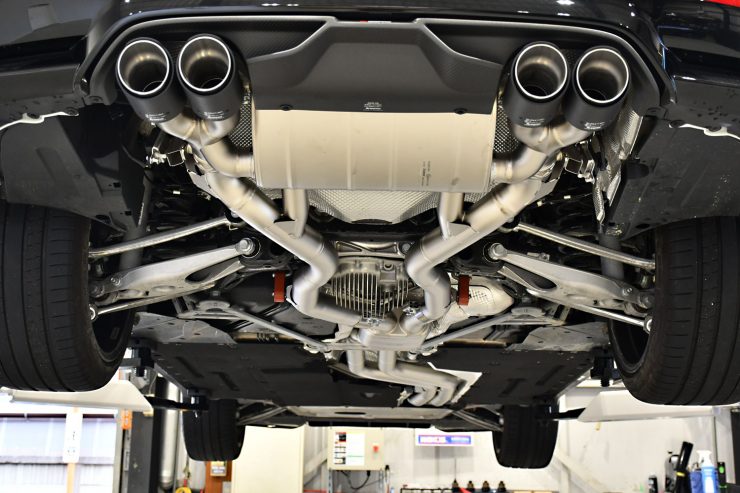 BMW　M4　アクラポヴィッチ　マフラー　カーボン　カスタム　名古屋