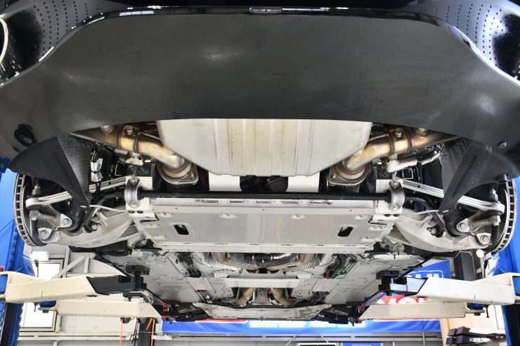 DB11　下回り　マフラー　アストンマーチン