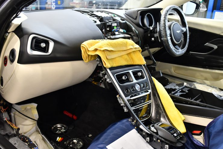 DB11 アストンマーチン　内装