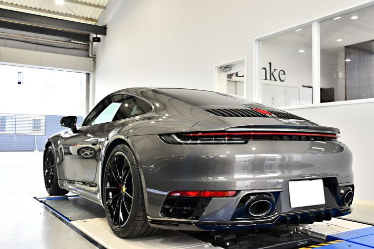 ポルシェ　992　ホイールペイント　テックアート　カスタム　名古屋　ローダウン