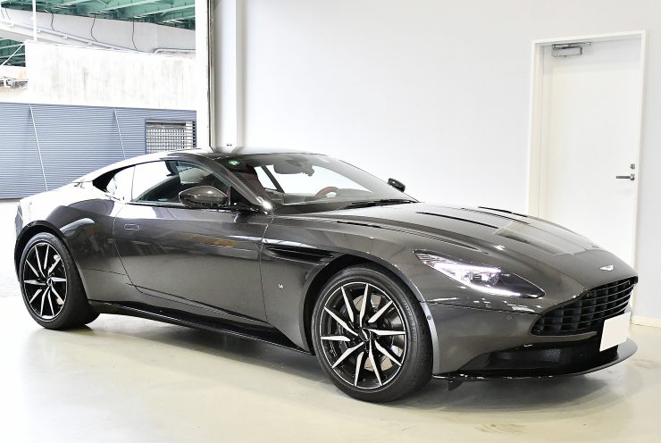 アストンマーティン　DB11　デイライト