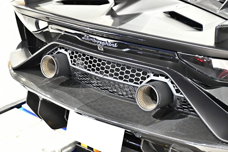 ランボルギーニ　アヴェンタドール　SVJ　ノヴィテック　ローダウン　マフラー　カスタム　名古屋