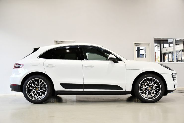名古屋　PORSCHE MACAN ホイール交換