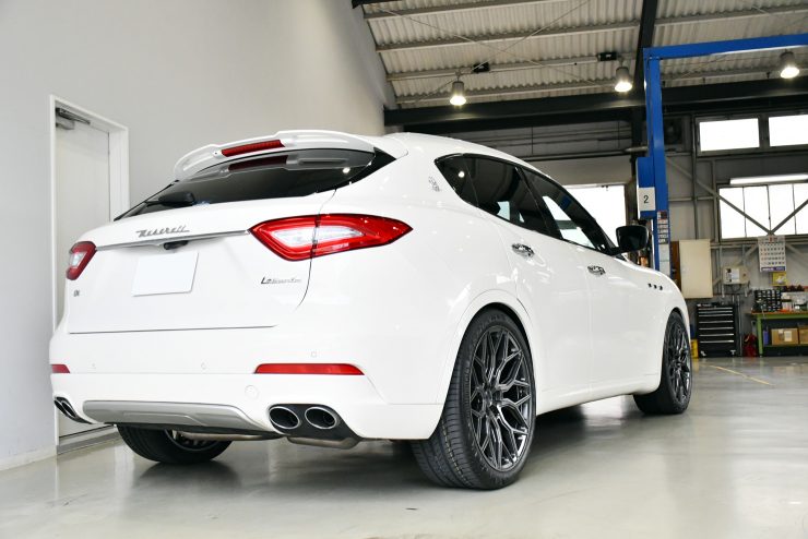 名古屋　MASERATI LEVANTE　ヴォッセ