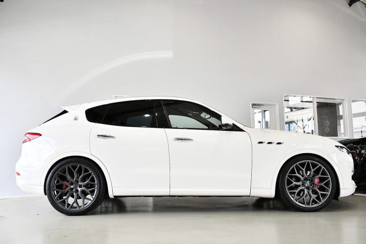 愛知　名古屋　レバンテ　VOSSEN