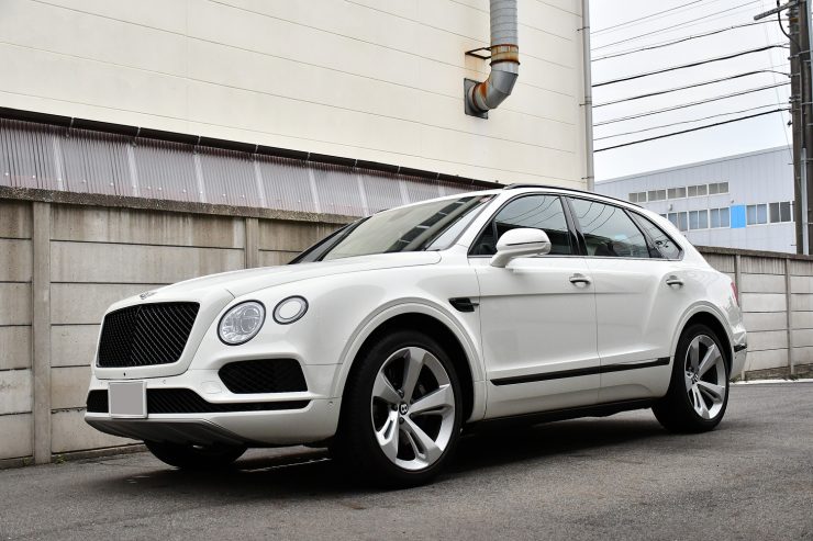 名古屋　BENTAYGA　ベンテイガ　電動サイドステップ　取付