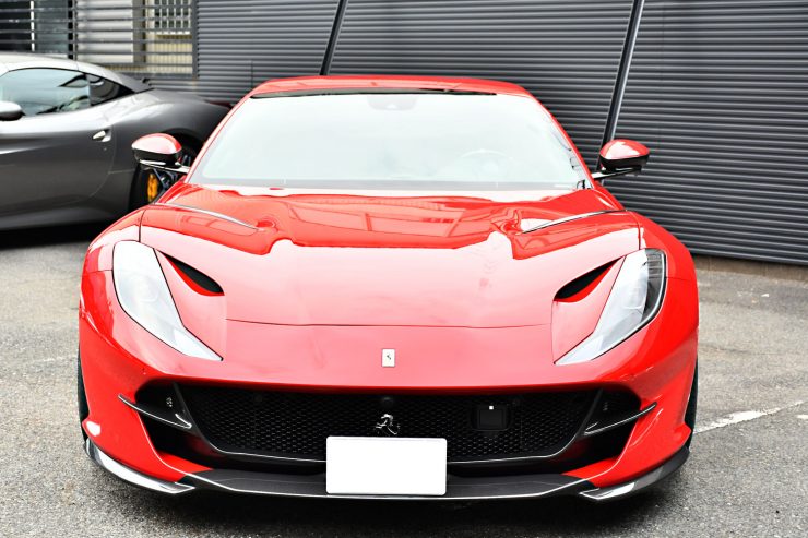 フェラーリ　812　ロッソフォーミュラー1　プロテクションフィルム　カスタム　名古屋　マフラー