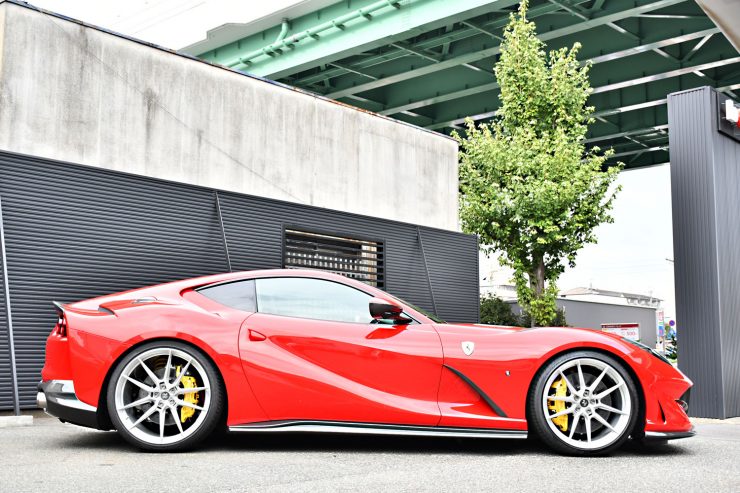 フェラーリ　812　812GTS　ローダウン　ダウンサス　マフラー　カスタム　名古屋