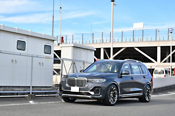 BMW　X7　ロワリング　ローダウン　HRE　アメ鍛　23インチ　カスタム　名古屋