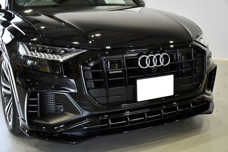 アウディ　Q8　RSQ8　ブラックアウト　カスタム　名古屋