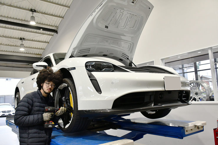 名古屋　ポルシェ　タイカン　Porsche　Taycan　スペーサー　ジャッキアップモード　カスタム　