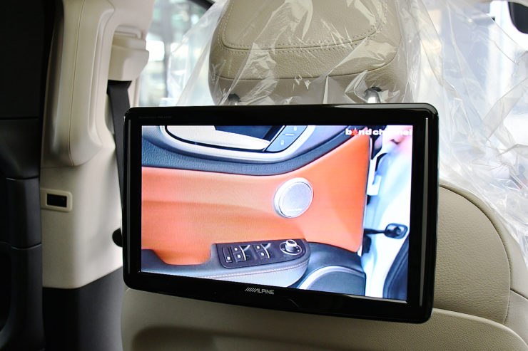 名古屋　Vクラス　W447　DVDデッキ　リアモニター　後席モニター　取付　ベンツ　カスタム