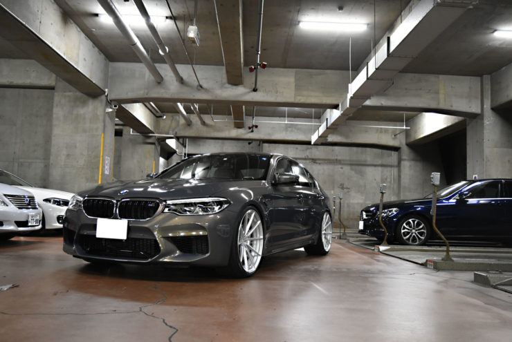 BMW F90 M5 アナーキー 22インチ アメ鍛 ローダウン カスタム 名古屋
