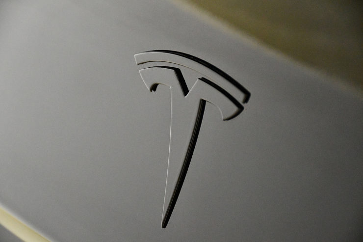 名古屋　テスラ　モデル３　TESLA　MODEL3　ローダウン　サスペンション交換　ADV1　ブラックアウト　ラッピング　カスタム