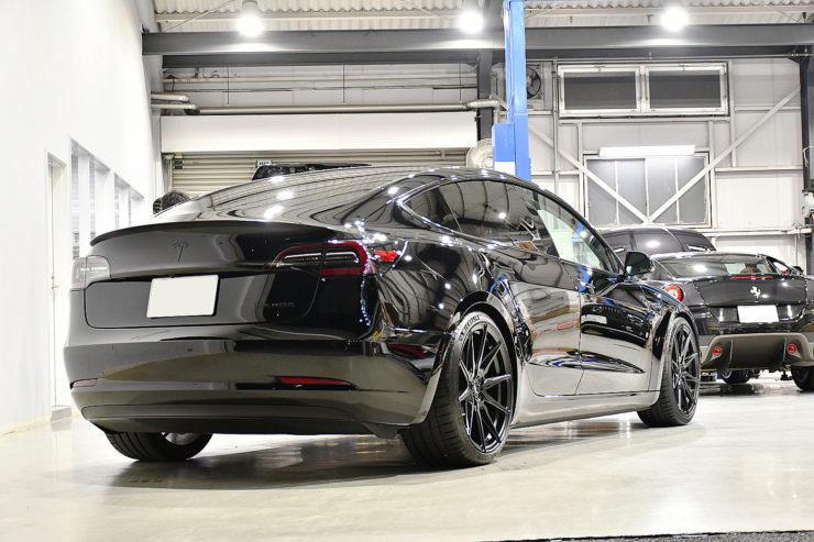 名古屋　テスラ　モデル３　TESLA　MODEL3　ローダウン　サスペンション交換　ADV1　ブラックアウト　ラッピング　カスタム