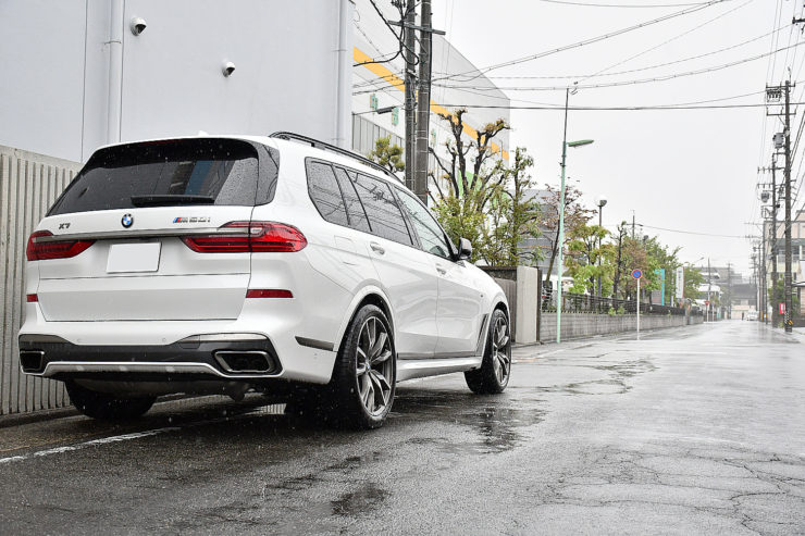 名古屋　BMW　カスタム　X7　G07　RONIN　ロニンデザイン　フロントリップ取付　ローダウン　スペーサー