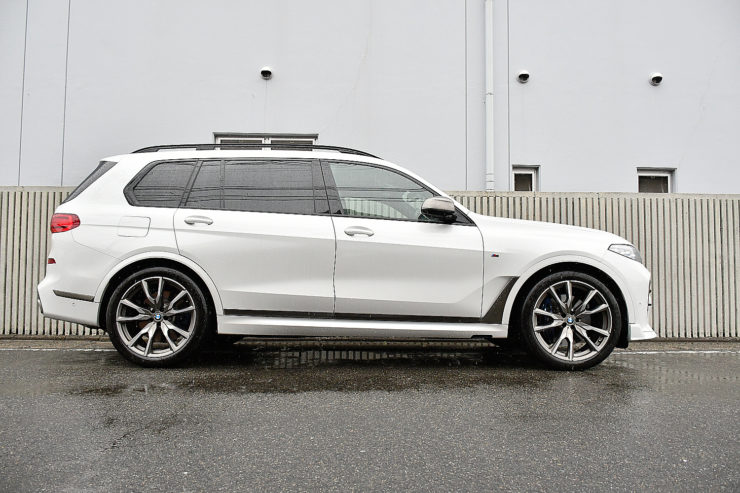 名古屋　BMW　カスタム　X7　G07　RONIN　ロニンデザイン　フロントリップ取付　ローダウン　スペーサー