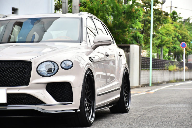 ベントレー　ベンテイガ　後期　ローダウン　V8　ロワリングキット　HRE　アメ鍛　ホイール　24インチ　カスタム　名古屋