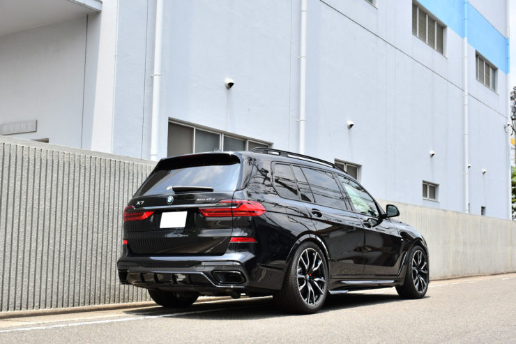 BMW　X7　Mスポーツ　ローダウン　ブラックアウト　Mパフォーマンス　キャリパーペイント　カスタム　名古屋