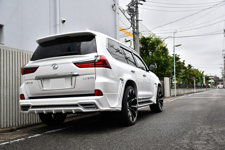 愛知県 名古屋 レクサス LEXUS LX570 カスタム WALD オーバーフェンダー エアロ取付け