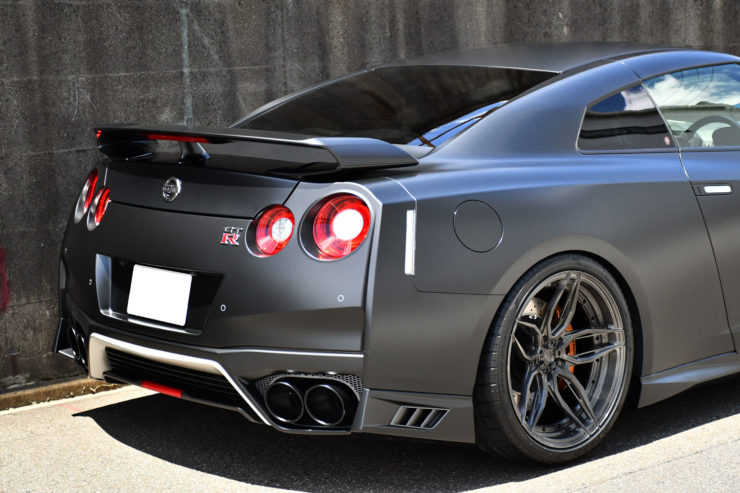 日産 GTR GT-R ブラックアウト マフラーエンド ローダウン ADV.1 21インチ アメ鍛 カスタム 名古屋