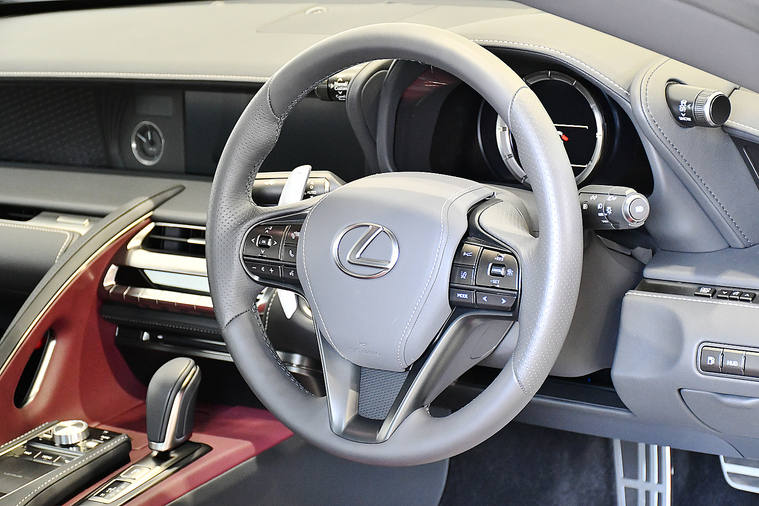 愛知県　名古屋　レクサス　LEXUS　LC500　コンバーチブル　ステアリング加工　ワンオフステアリング　カスタム