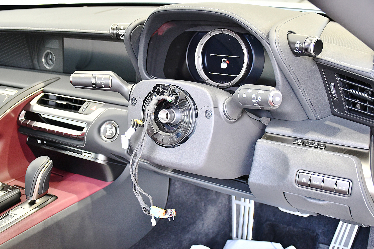 愛知県　名古屋　レクサス　LEXUS　LC500　コンバーチブル　ステアリング加工　ワンオフステアリング　カスタム