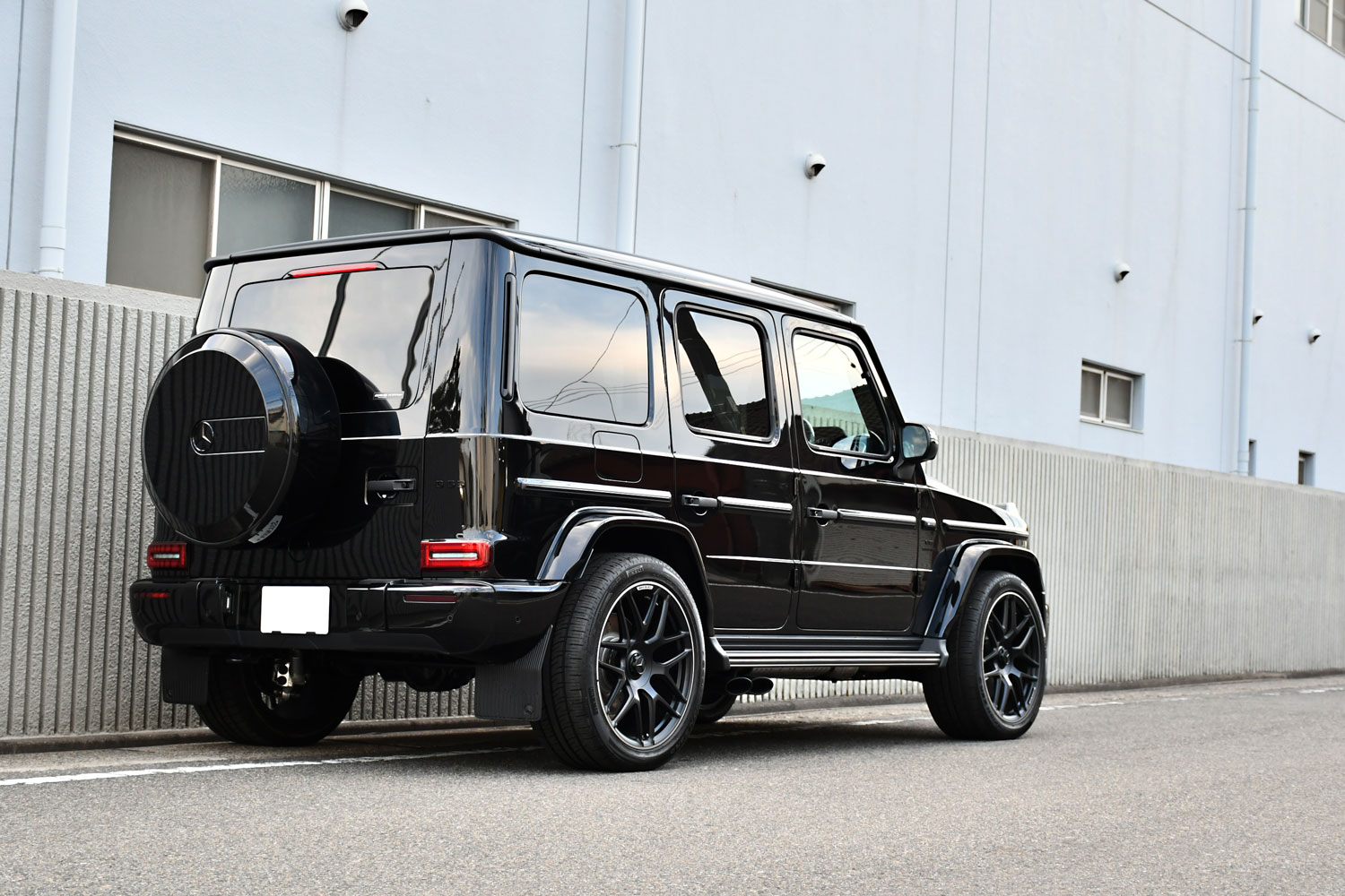 ベンツ　AMG　G63　Gクラス　ブラックアウト　エンブレムペイント　ローダウン　ラッピング　カスタム　名古屋