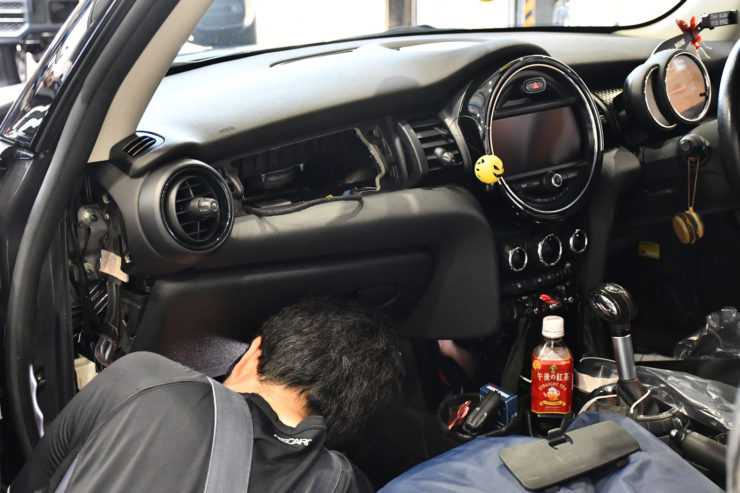 愛知県　名古屋市　MINI　F56　カスタム　パッセンジャーモニター　助手席モニター　クーパーSD　JCW