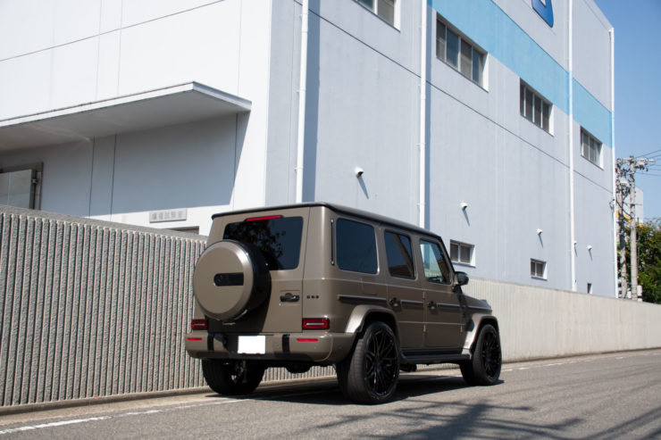 ベンツ　AMG　G63　マヌファクトゥーアエディション　エンブレムペイント　ブラックアウト　ナイトパッケージ　23インチ　ローダウン　ブラバス　カスタム　名古屋
