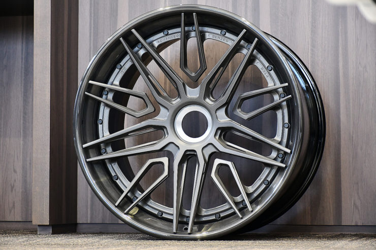 名古屋　AVENTADOR SVJ　ホイール　20インチ　カスタム　アヴェンタドール　ADV1