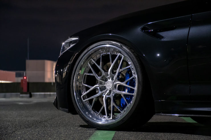 BMW　F90　M5　アメ鍛　22インチ　ローダウン　ブラックアウト　カスタム　名古屋