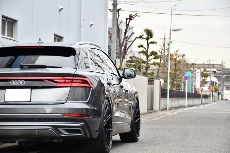 アウディ　Q8　RSQ8　23インチ　ヴォッセ　VOSSEN　ローダウン　ブラックアウト　カスタム　名古屋