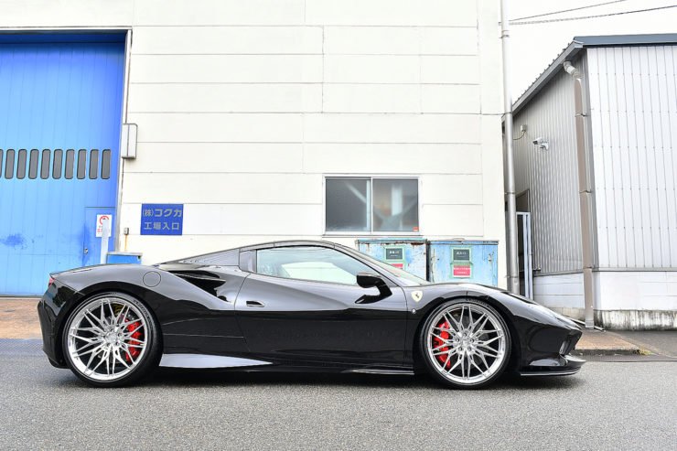 愛知県　名古屋　フェラーリ　カスタム　FERRARI　F8　ローダウン　ホイール　２２インチ　マフラー　デジタルインナーミラー