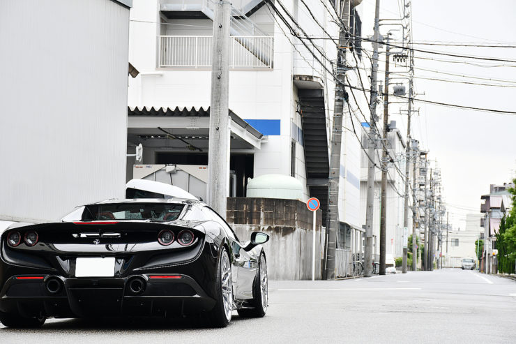 愛知県　名古屋　フェラーリ　カスタム　FERRARI　F8　ローダウン　ホイール　２２インチ　マフラー　デジタルインナーミラー