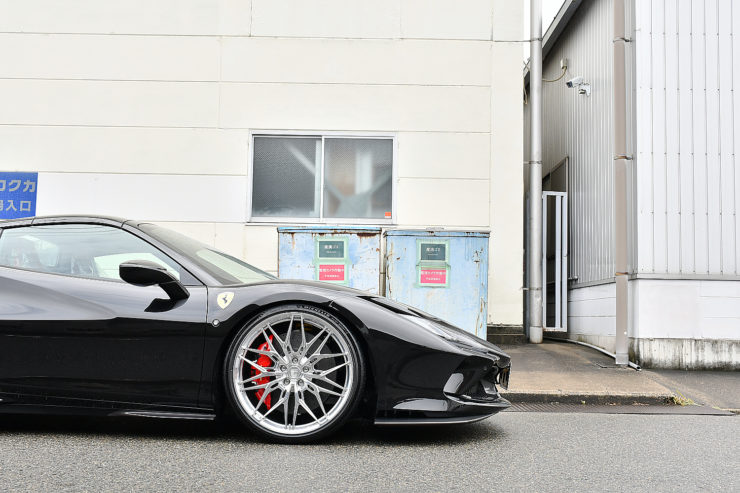 愛知県　名古屋　フェラーリ　カスタム　FERRARI　F8　ローダウン　ホイール　２２インチ　マフラー　デジタルインナーミラー