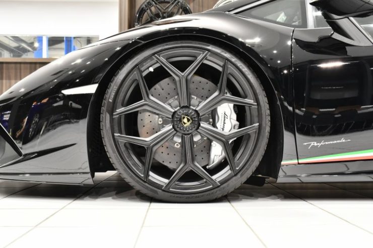 ランボルギーニ　ウラカン　ペルフォルマンテ　EVO　センターロック　ホイール　VOSSEN　ノビテック　鍛造　カスタム　名古屋