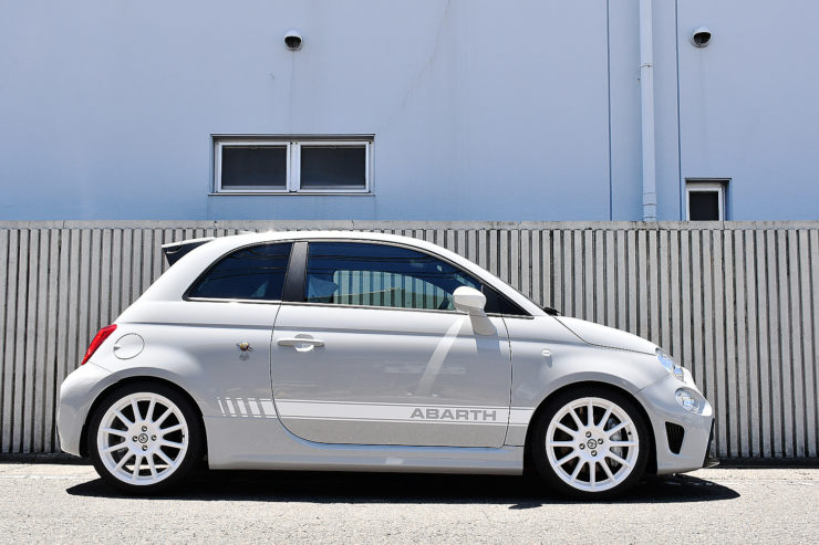 愛知県　名古屋　アバルト　ABARTH　FIAT　フィアット　カスタム　695　エッセエッセ　esseesse　ペイント　ブラックアウト　ローダウン　スペサー