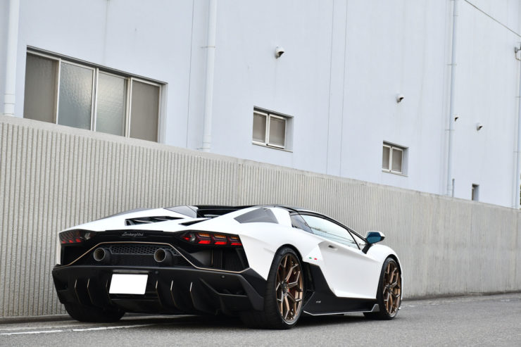 ランボルギーニ　アヴェンタドール　SV　SVJ　ウルティメ　ローダウン　スペーサー　マフラー　カスタム　名古屋