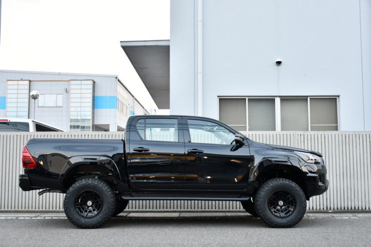 トヨタ　ハイラックス　GRスポーツ　ブラックアウト　エンブレムペイント　リフトアップ　HRE　TRD　カスタム　名古屋