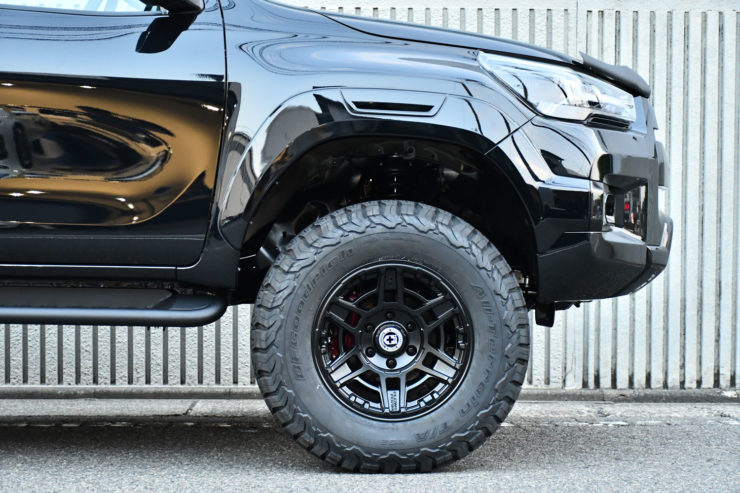 トヨタ　ハイラックス　GRスポーツ　GNU125　リフトアップ　TRD　ブラックアウト　エンブレムペイント　HRE　カスタム　名古屋
