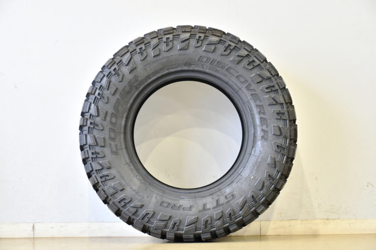 愛知県 名古屋 タイヤ ゴツゴツタイヤ COOPER DISCOVERER STTPRO 285/70R17 カスタム