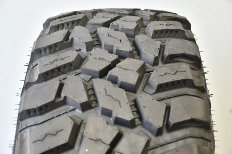 愛知県 名古屋 タイヤ ゴツゴツタイヤ COOPER DISCOVERER STTPRO 285/70R17 カスタム