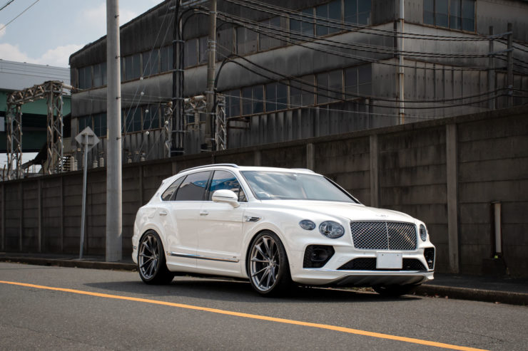 ベントレー　ベンテイガ　後期　V8　ローダウン　HRE　アメ鍛　23インチ　カスタム　ホイール　名古屋