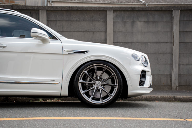 ベントレー　ベンテイガ　後期　V8　ローダウン　ロワリング　モジュール　HRE　アメ鍛　P204　ホイール　23インチ　カスタム　名古屋