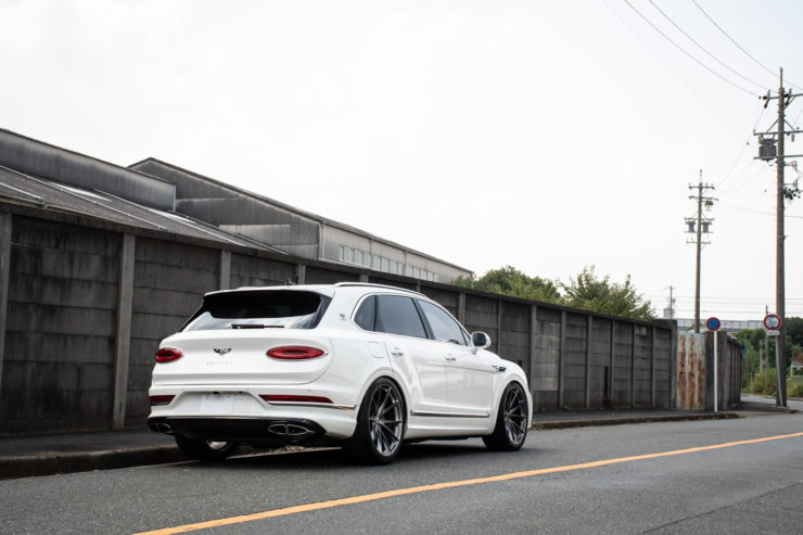 ベントレー　ベンテイガ　後期　V8　ローダウン　ASC　ロワリング　HRE　アメ鍛　23インチ　カスタム　名古屋