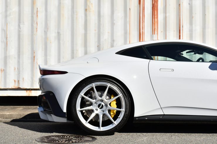 愛知県　名古屋市　アストンマーティン　ヴァンテージ　ASTONMARTIN　Vantage　ローダウン　HAS　ホイール　21インチ　BCフォージド　カスタム
