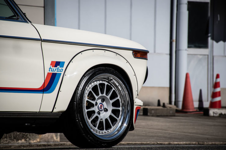 BMW　2002　2002ターボ　02　HRE　ホイール　ローダウン　17インチ　クラシック　303　カスタム　名古屋　レストア